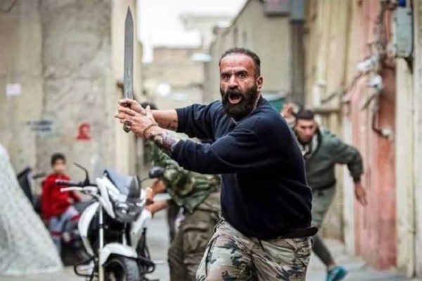 نقد و بررسی فیلم شنای پروانه محمد کارت